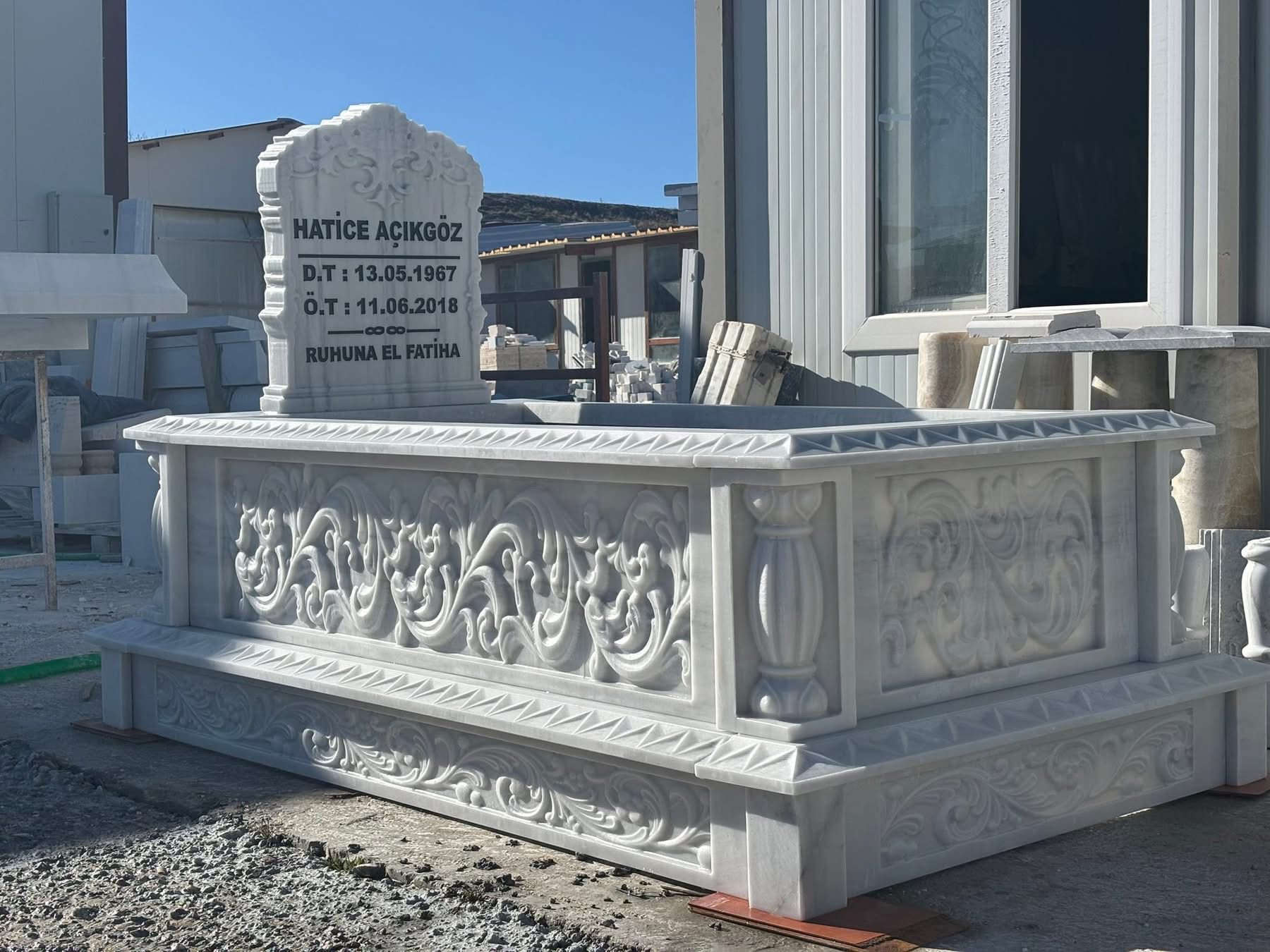 Özel CNC işlemeli mezar modeli